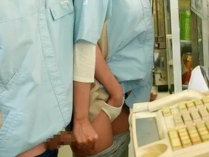 Chồng cắm sừng, người vợ đi "ăn vụng" với cậu sinh viên làm thêm