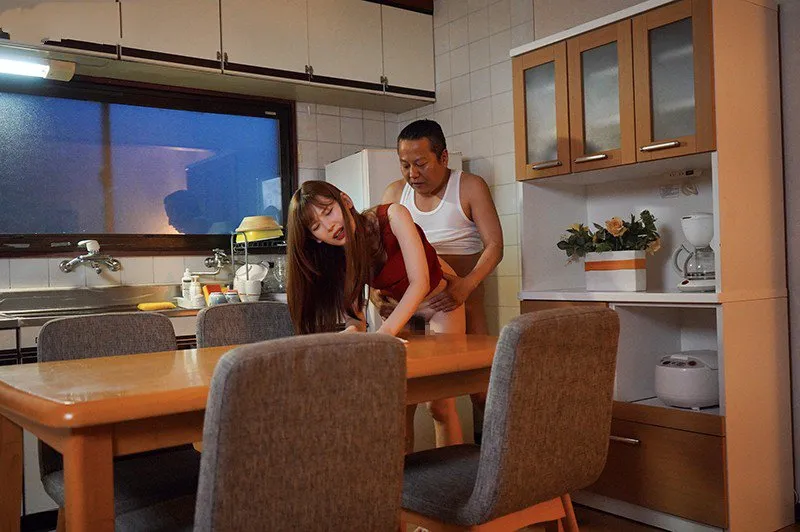 Con gái bị chồng yêu mới của má quan hệ mỗi ngày, cho dù đã có người yêu