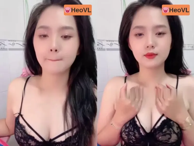 Em người yêu răng khểnh khoe cu tròn trắng